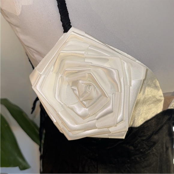 For love & Lemons🖤🤍 Midi Dress w/ roses• NWT • MEDIUM - Picture 12 of 12